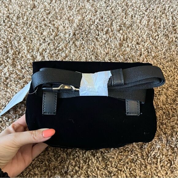 Athleta Revive Velvet Waistbag - Picture 10 of 14
